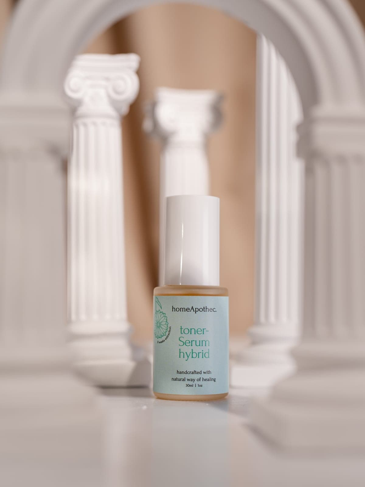 Toner Serum Hybrid 30ml bottle under a white arch